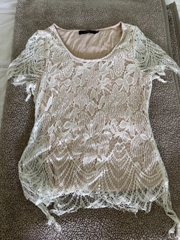Cream lace top BKE size med - Image 10