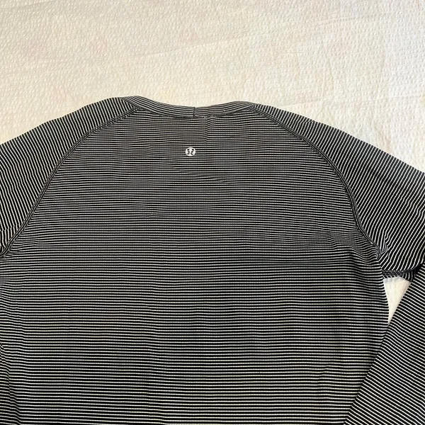 Lululemon black and white stripped swiftly tech long sleeve 12 women - Image 4