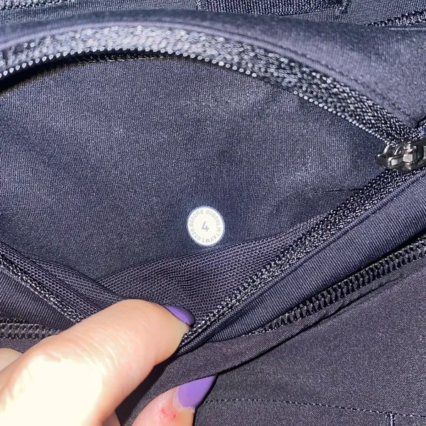 Lululemon Black speed up short women’s size 4 - Image 6