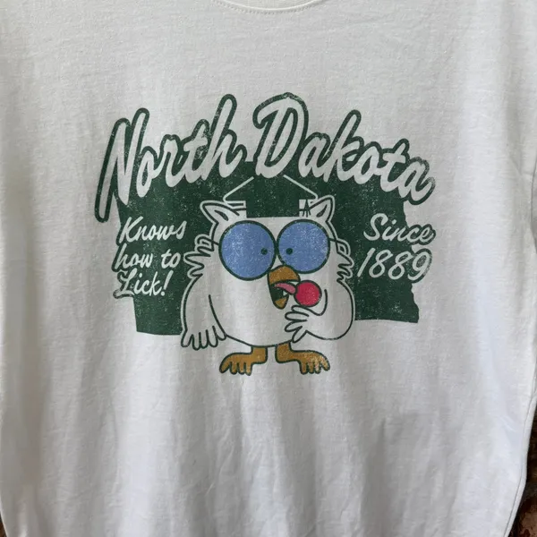 Brisco NEW North Dakota Graphic Tee Knows How To Lick Size Medium - Image 3