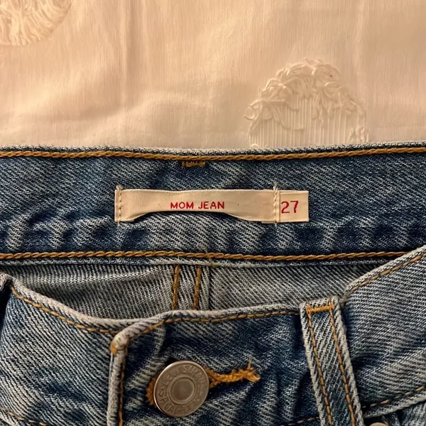 Levi’s Mom Jeans - Image 4