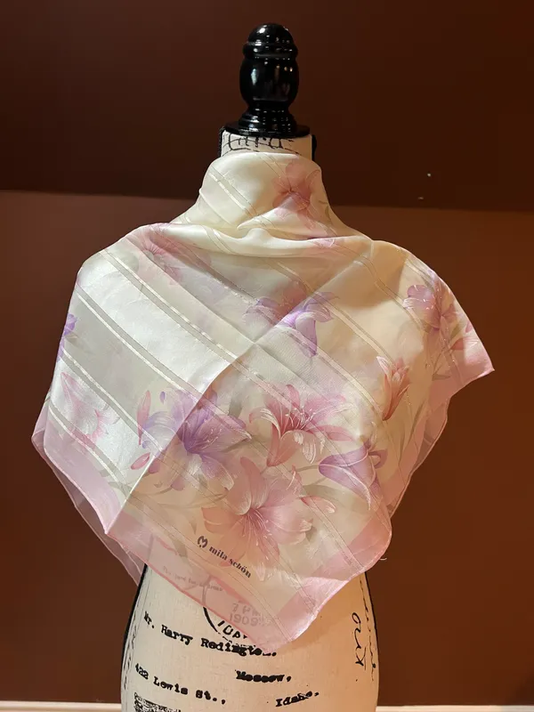 Beautiful Vintage Silk Scarf. Pink - Image 2