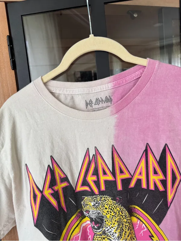 Urban Outfitters Def Leppard split dye tee tshirt band graphic crew short sleeve - Image 4