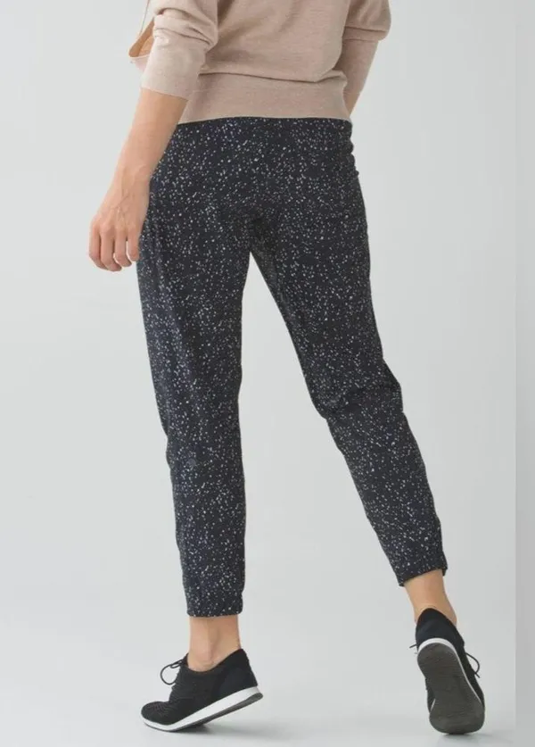 Lululemon Jogger Butterfly Texture Black White Size 8 - Image 3