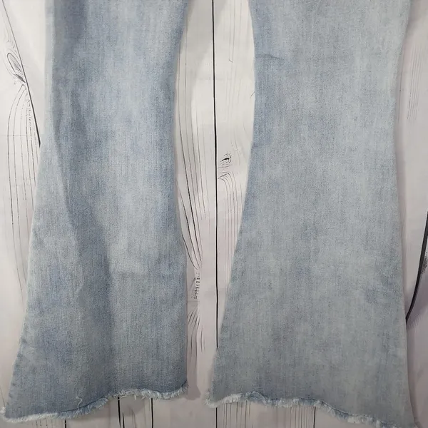 POL Light Wash Raw Hem High-Rise Boho Flared Women Jeans Size M - Image 7