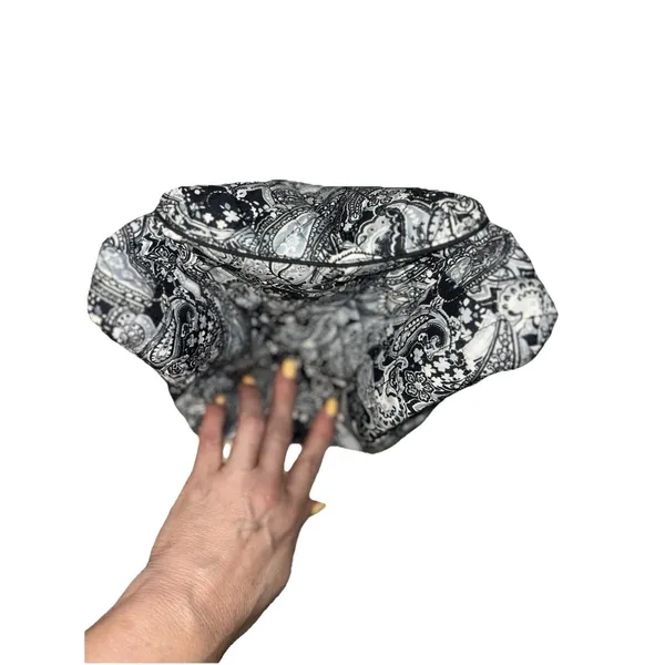 Black And White Paisley Crossbody Bag. Zips & Snaps, Adjustable Strap. - Image 11