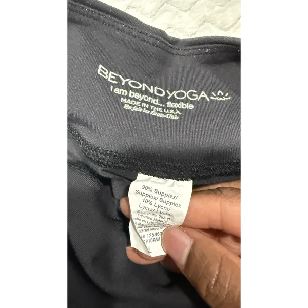 Beyond Yoga Womens Black Scalloped Laser Cut Cropped Leggings Size L - Image 6