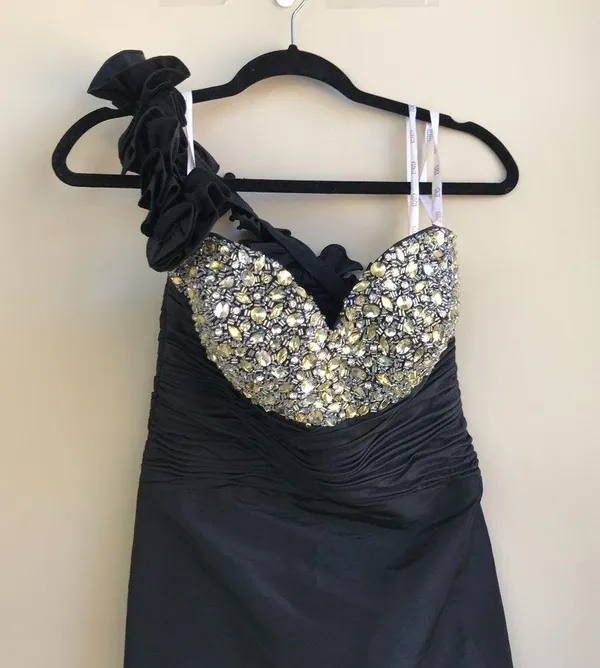 Gigi's Women's Size 6 Full Length Black Prom Dress - Image 2