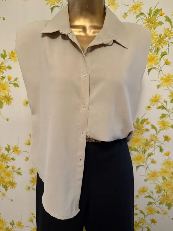 Padded shoulders Sleeveless Boxy Button Down Blouse size M Tan Size M - Image 6