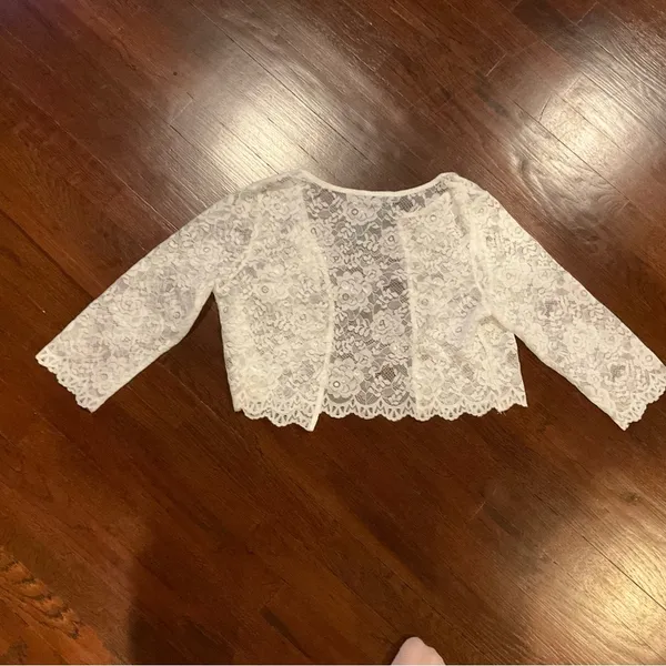 Amazon Floral Lace Shawl - Image 4