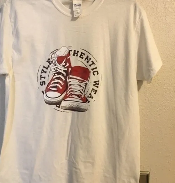 COPY - Gildan T shirt M with graphic print - Image 9