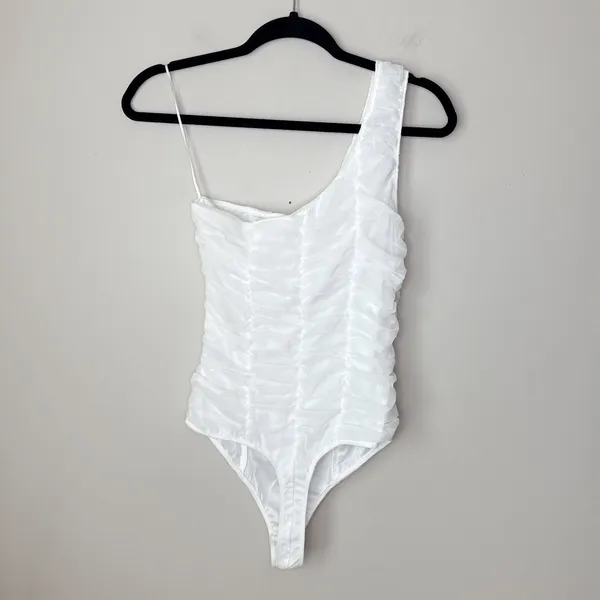 Le Lis Anthropologie One-Shoulder Ruched‎ Bodysuit Medium White Mesh NWT - Image 6