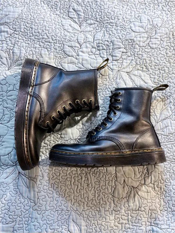 💥Dr. Martens Zavala Black Leather 8-Eye Lace Up Combat Boots Women’s Sz 6❤️ - Image 4