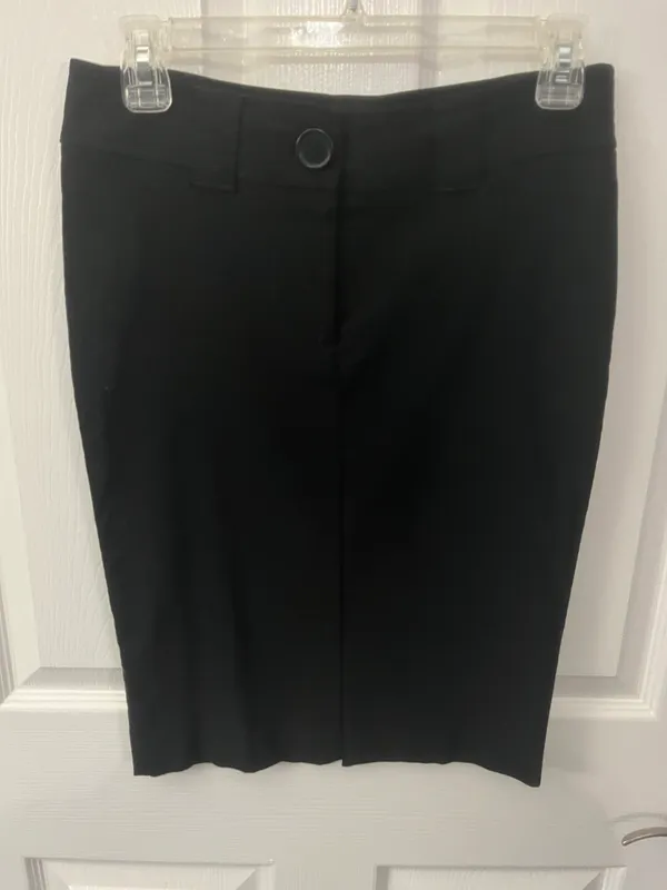 NWOT Size 6 Black Pencil Straight Skirt - Image 3