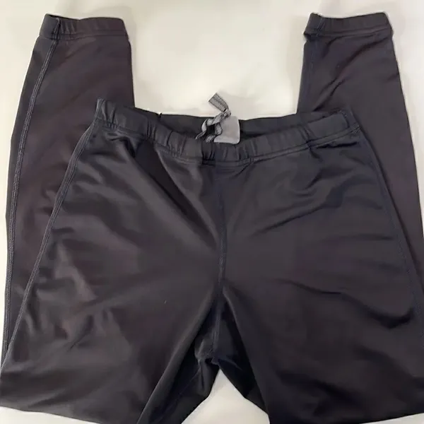 REI Capri athletic leggings. Size Medium. Black - Image 2