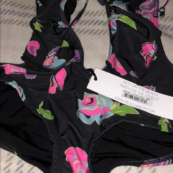 Beach Riot Ocean Ave Rico Flora One Piece‎ nwt - Image 4