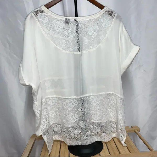 Women’s lace blouse size large cream color - Image 3