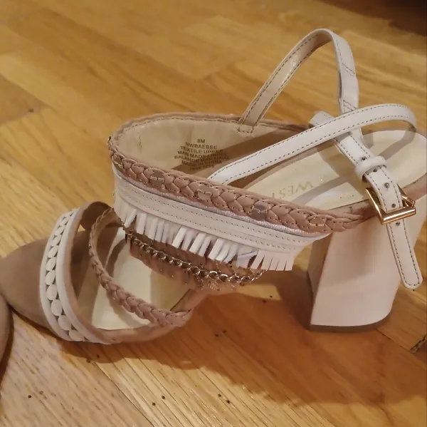 Nine West Nude Fringed Rhinestone Accent Heels in sz 7 - Image 6