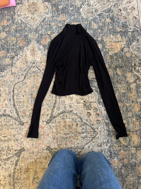 Wilfred Aritzia Ribbed Cropped Mock Neck Long Sleeve - Image 3