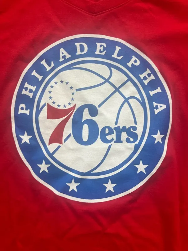 Fanatics Philadelphia 76ers Red V-Neck Tee size medium - Image 3