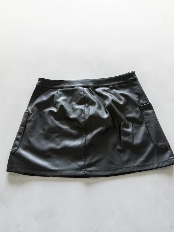 Fahsyee Black Faux Leather Mini Skirt with Pockets‎ Size XL - Image 2