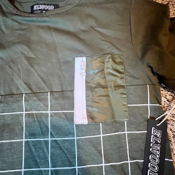Elwood Olive Green‎ Grid Print Zip Pocket T-Shirt Mens Medium NWT Streetwear - Image 3