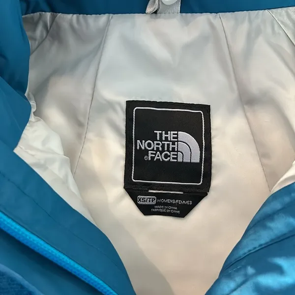Women’s Northface shell Hyvent  jacket - Image 3