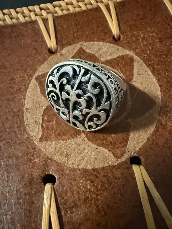 Ornate Filigree Oval Statement Ring in Silver Tone - Image 4