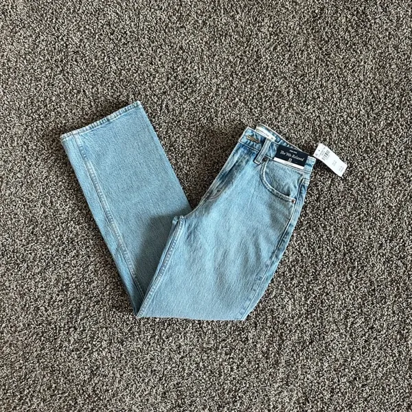 Abercrombie & Fitch Curve Love High Rise 90s Relaxed Jean in medium, size 23" - Image 5