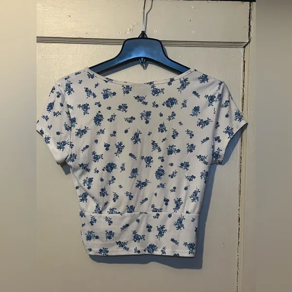 JUST POLLY Floral Wrap Crop Top | Size: M | White - Image 2