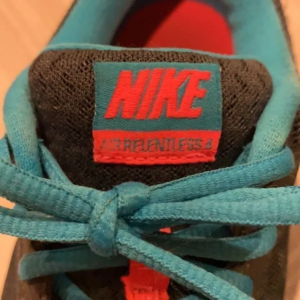Nike Women’s Relentless 4 Aeroply Grey and Light Blue Sneakers Size 7.5 - Image 3