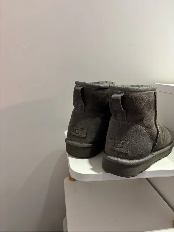 UGG Women’s classic mini boot - Image 2