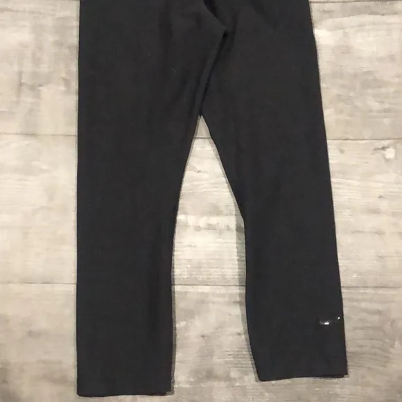 Nike black cropped leggings - Image 2