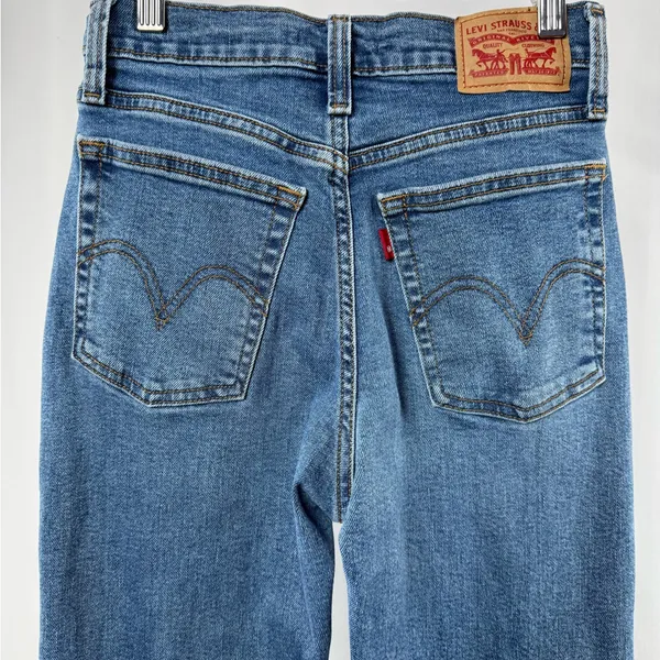 Levi's Wedgie Straight Ankle Jeans‎ in Light Blue Size 25 - Image 6