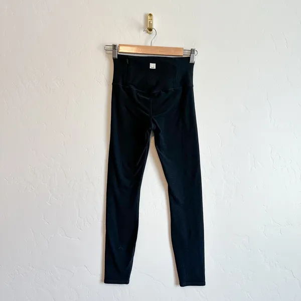 Vuori Reformation | Daily High Rise Performance Leggings in Black - Image 3