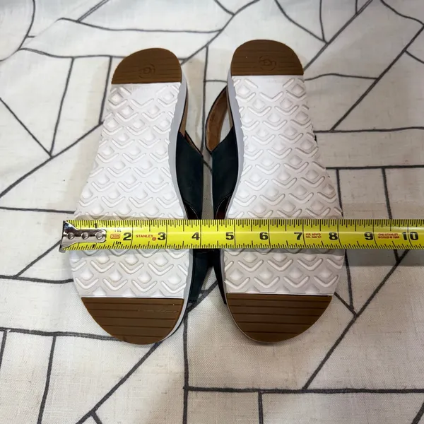 UGG Kari‎ Slingback Sandals 7.5 Black Leather Crisscross Platform 1092259 - Image 8