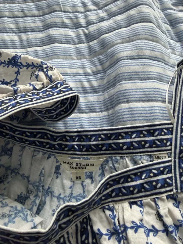 Blue floral top Size XS - Image 2