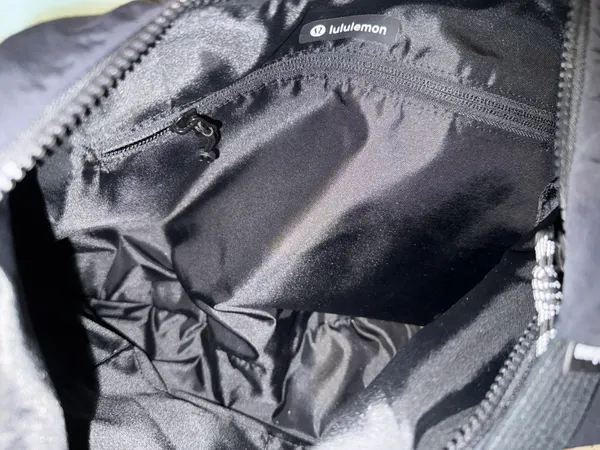 Lululemon Pleated Shoulder Bag 10L - Image 4