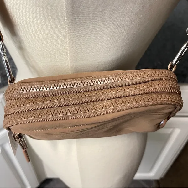 NWT 3-in-1 Crossbody, Belt & Wristlet‎ Bag - Image 8