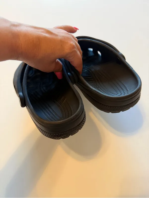Crocs clogs perforated lightweight black, unisex, size 8 Women's/6 Men's - Image 5