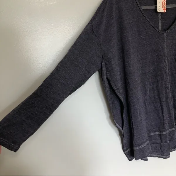 Free People Movement Long Sleeved Blue Gray Tee Shirt Side Split New Small - Image 2