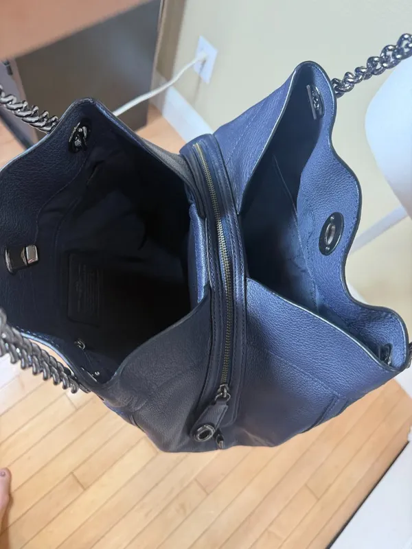 Coach Turnlock Edie Shoulder Bag Navy Pebbled Leather with Chain Link Straps - Image 7