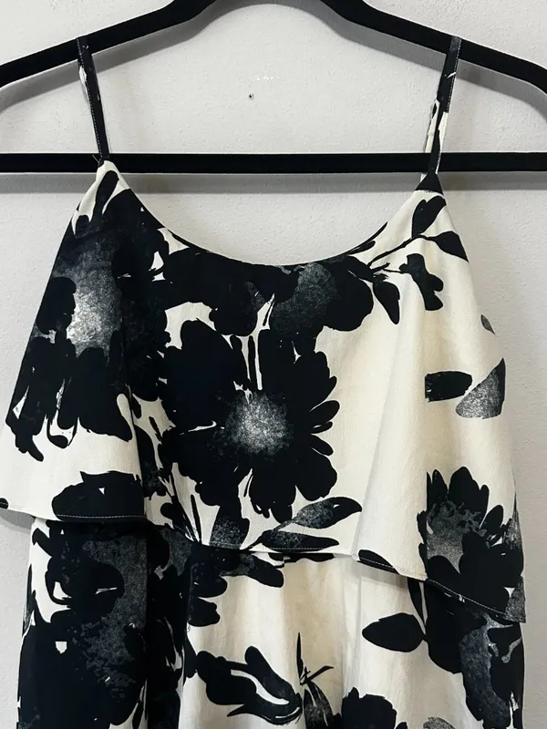 Old Navy Floral Tiered Full Length Maxi Dress in Black and Cream Size Medium - Image 4