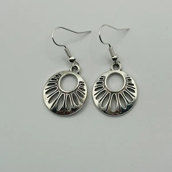 Silver sun ray Earrings - Image 3
