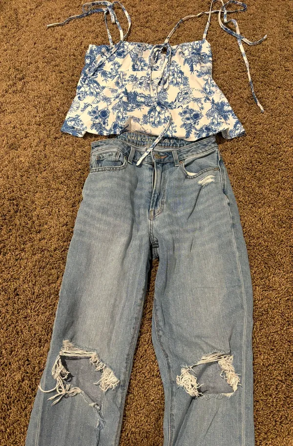 American Eagle Jeans - Image 2