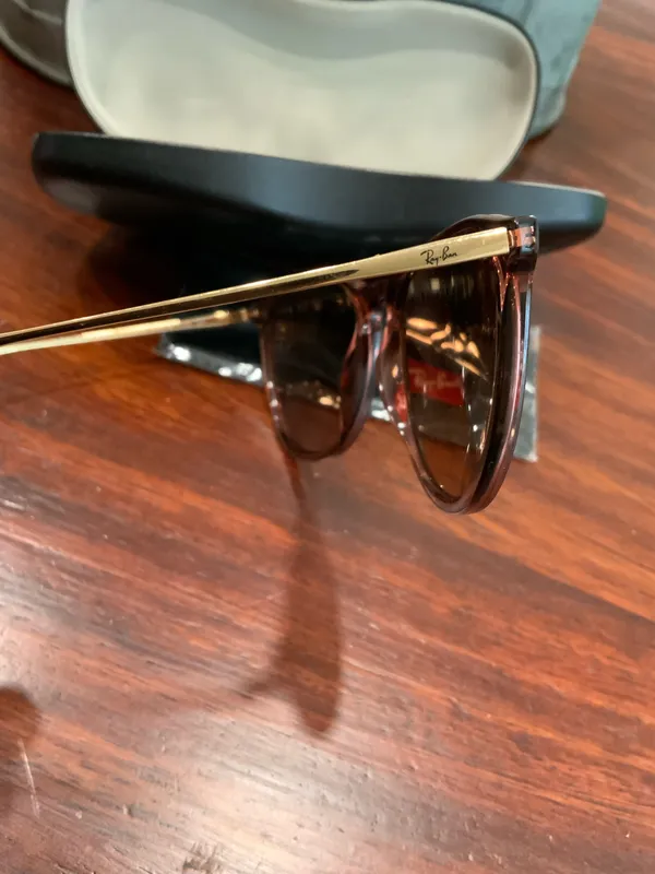 Authentic Ray-Ban sunglasses featRay-Ban Sunglasses with Case and Cleaning Cloth - Image 5