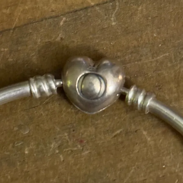 Pandora Moments 925 silver logo heart clasp bangle bracelet - Image 3