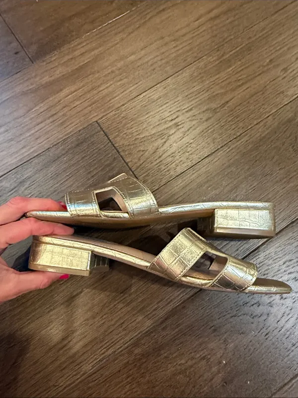 Seven NYC Metallic Gold Harlien Slide Sandal Size 9 - C30-116 - Image 7