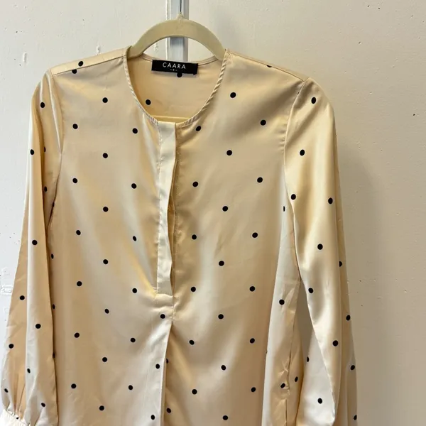 CAARA Polka Dot Satin Long Sleeve Blouse Cream Black Size Small Tunic Side Slit - Image 3