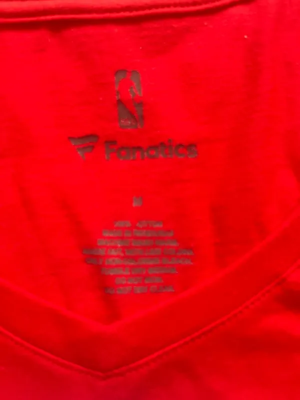 Fanatics Philadelphia 76ers Red V-Neck Tee size medium - Image 2